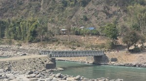 सुनकोशीको बङ्शिलाघाटमा अस्थायी बेलिब्रिज सञ्चालन   